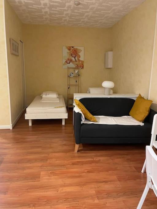 Studio N•2 Avec Patio En Plein Coeur De La Ville Баньер-де-Бигор Экстерьер фото