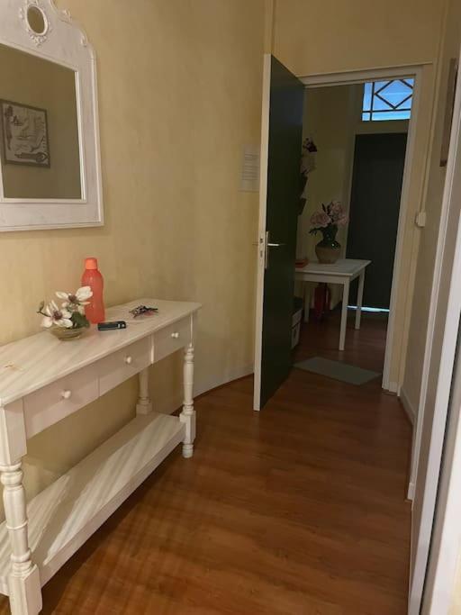 Studio N•2 Avec Patio En Plein Coeur De La Ville Баньер-де-Бигор Экстерьер фото