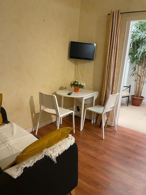 Studio N•2 Avec Patio En Plein Coeur De La Ville Баньер-де-Бигор Экстерьер фото